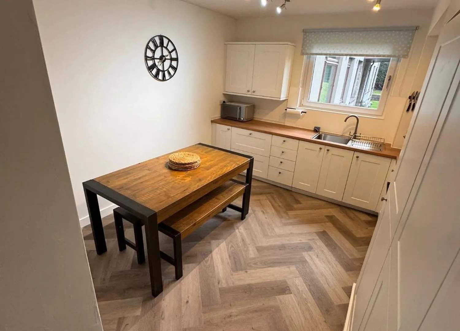 3 Bedroom Tranquil Ground Floor Flat In Merchiston Edinburgh 0*,  United Kingdom
