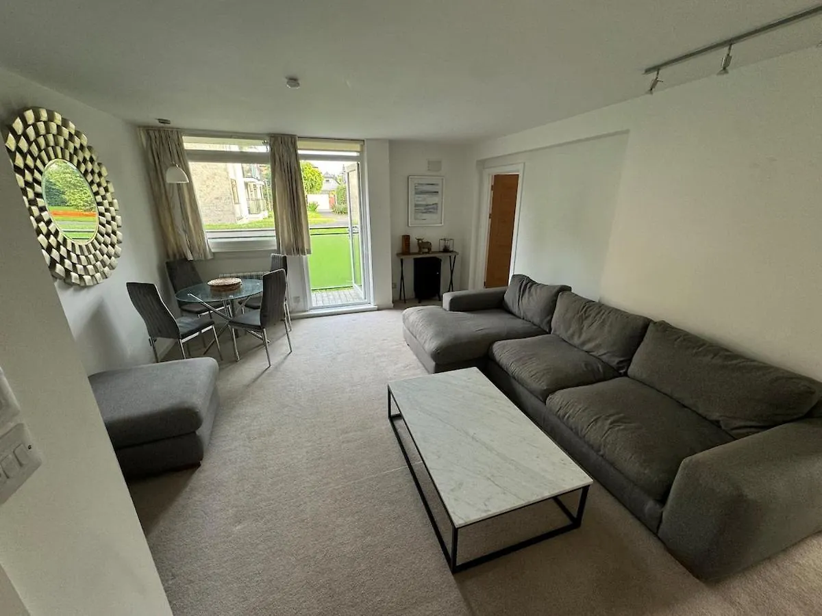 3 Bedroom Tranquil Ground Floor Flat In Merchiston contacts